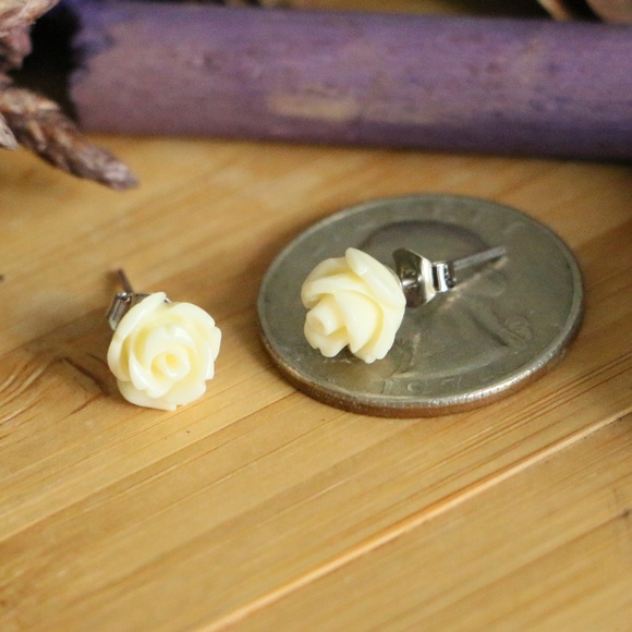 925 Sterling silver flower 8mm earrings - Picture 4 of 8